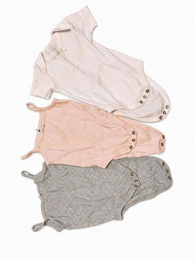 2 for $20🔥 Gap Baby Bodysuit Set Pink & Gray 6-12M